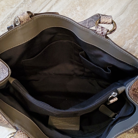 Classic Coach Snake Skin Gray Shoulder Purse - Picture 8 of 11